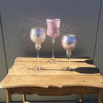 3 Theelichthouders op voet  beschikbaar voor biedingen