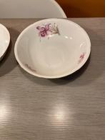2 ronde kommen- ovaal schaal - saus pot per stuk 5 euro, Ophalen, Zo goed als nieuw