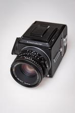 Hasselblad 501C + Carl Zeiss 80mm 1:2.8 C Planar gebokst, Audio, Tv en Foto, Fotocamera's Analoog, Spiegelreflex, Zo goed als nieuw