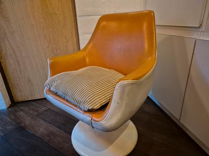 Originele vintage oranje Lusch Erzeugnis draaifauteuil, Huis en Inrichting, Fauteuils, Gebruikt, Kunststof, 50 tot 75 cm, Minder dan 75 cm
