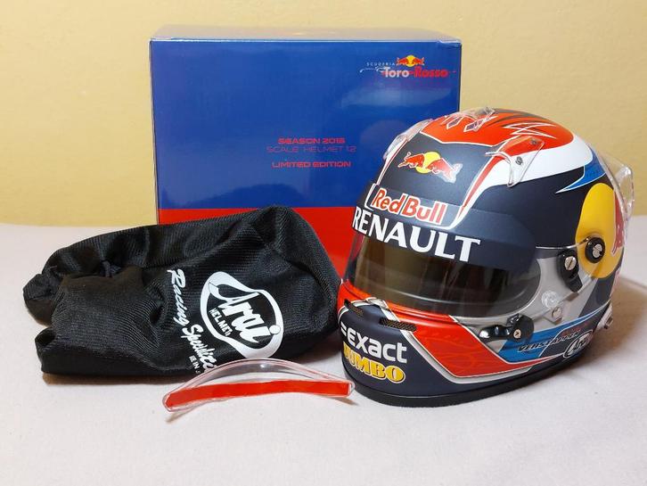 Casque Max Verstappen Toro Rosso F1 saison 2015 1:2, Collections, Marques automobiles, Motos & Formules 1, Neuf, ForTwo, Enlèvement ou Envoi
