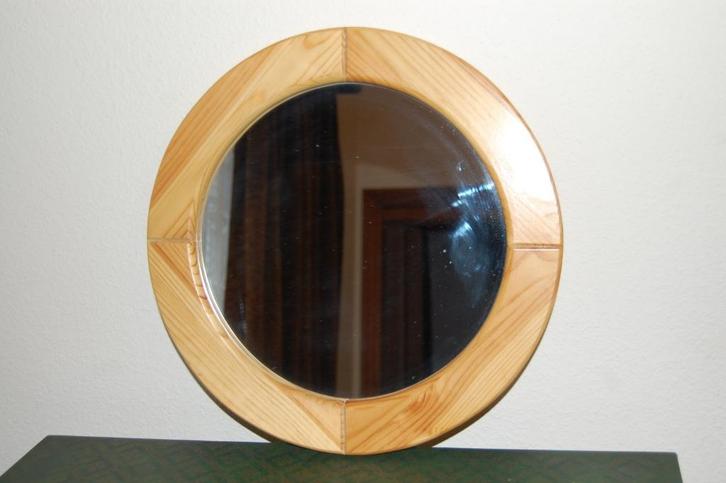 Ronde spiegel van massief dennenhout., Huis en Inrichting, Woonaccessoires | Spiegels, Zo goed als nieuw, Minder dan 50 cm, Minder dan 100 cm