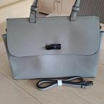 Nog nieuwe lederen handtas met lange schouderband, Ophalen of Verzenden, Nieuw, Beige, Handtas