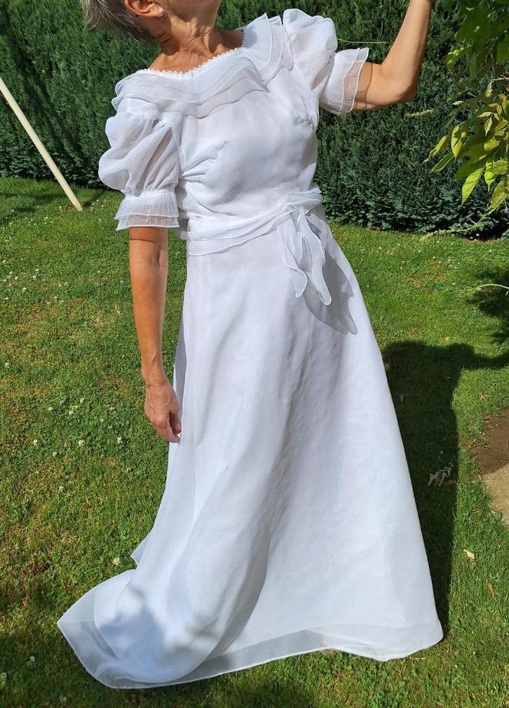 Robe mariée vintage T 38, L 135-160cm, traine voile 240 cm, Kleding | Dames, Trouwkleding en Trouwaccessoires, Zo goed als nieuw