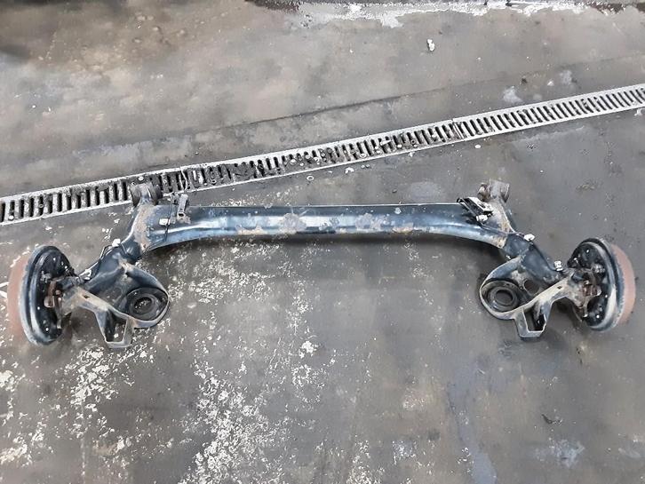 ACHTERAS Volkswagen Polo IV (9N1 / 2/3) (01-2001/12-2012), Auto-onderdelen, Remmen en Aandrijving, Volkswagen, Gebruikt