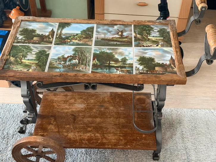Vintage serveerwagen / bar trolley met decoratieve tegels, Antiquités & Art, Antiquités | Meubles | Tables, Enlèvement