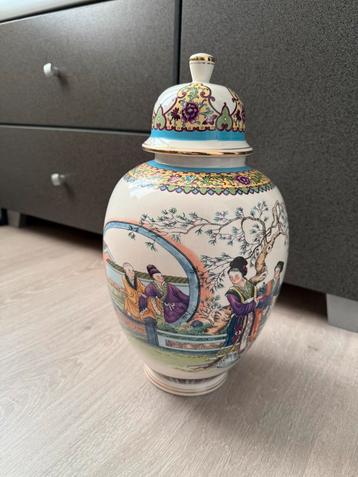 Chinese vaas beschikbaar voor biedingen
