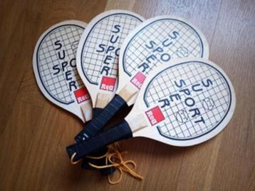 4 raquettes beach tennis  neuves +1 (jokari?) 8€ beschikbaar voor biedingen