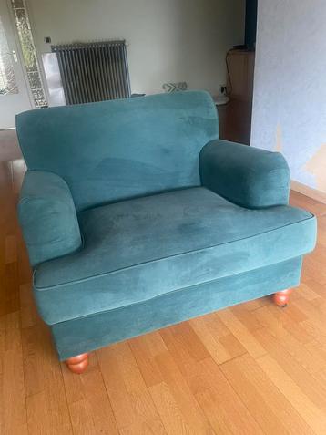 Prachtige groene love seat beschikbaar voor biedingen