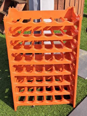 Vintage modulaire wijnrekken beschikbaar voor biedingen