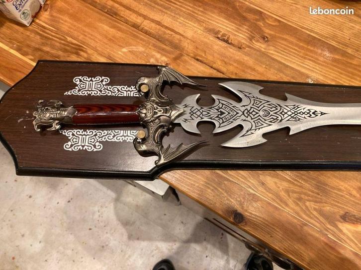 Zwaard fantasie sier schouw om op te hangen, Antiquités & Art, Antiquités | Bronze & Cuivre, Enlèvement ou Envoi