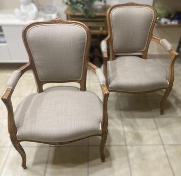 twee zetel/stoeltjes beschikbaar voor biedingen