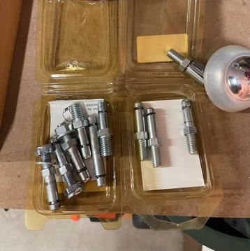 meubelonderdelen, met name aan draadstiften en zwenkwiel beschikbaar voor biedingen