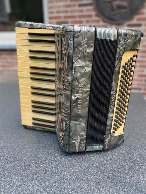 Hohner Tango II piano accordeon, Muziek en Instrumenten, Accordeons, Gebruikt, Toetsaccordeon, 80-bas, Hohner, Met riemen, Ophalen