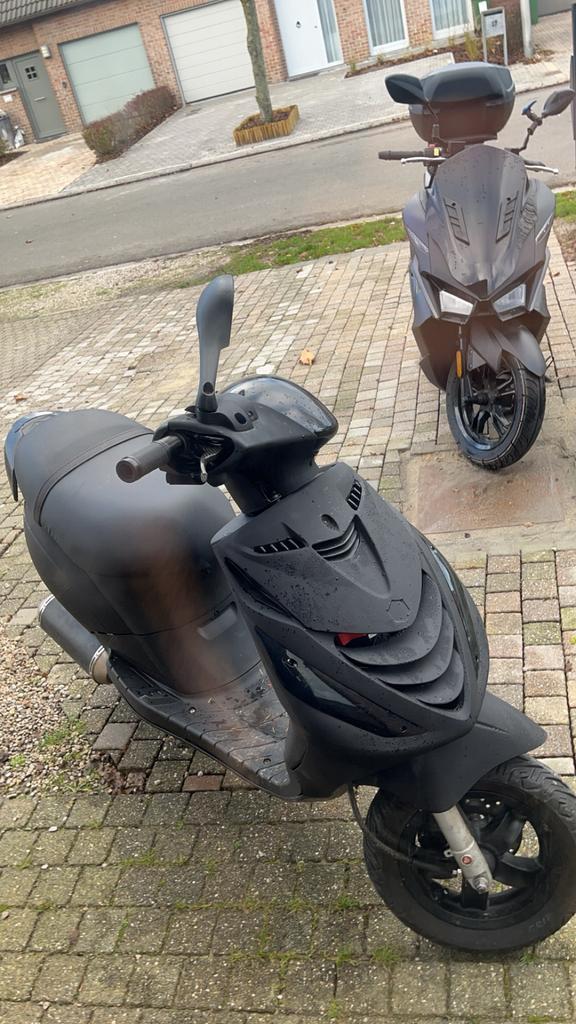 Piaggio zip iget e5 2023, Fietsen en Brommers, Scooters | Piaggio, Zo goed als nieuw, Zip, Klasse A (25 km/u), Benzine, Ophalen