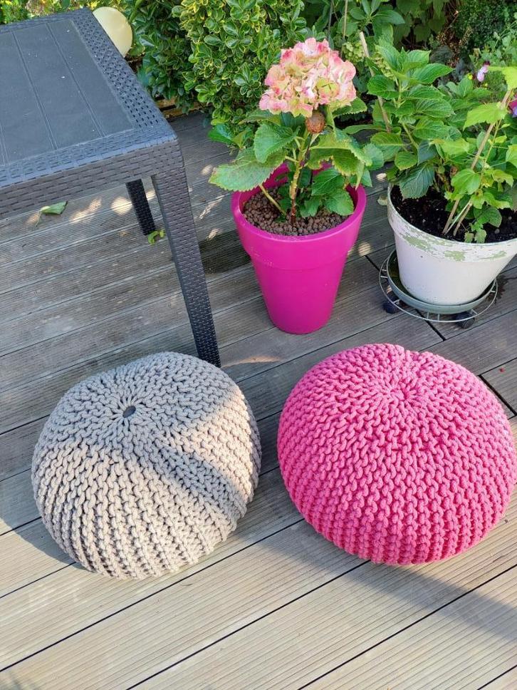 LOT DE 2 POUFS EN COTON TRESSÉ, Maison & Meubles, Canapés | Repose-pieds & Poufs, Utilisé, 50 à 75 cm, Rond, Tissus, Enlèvement