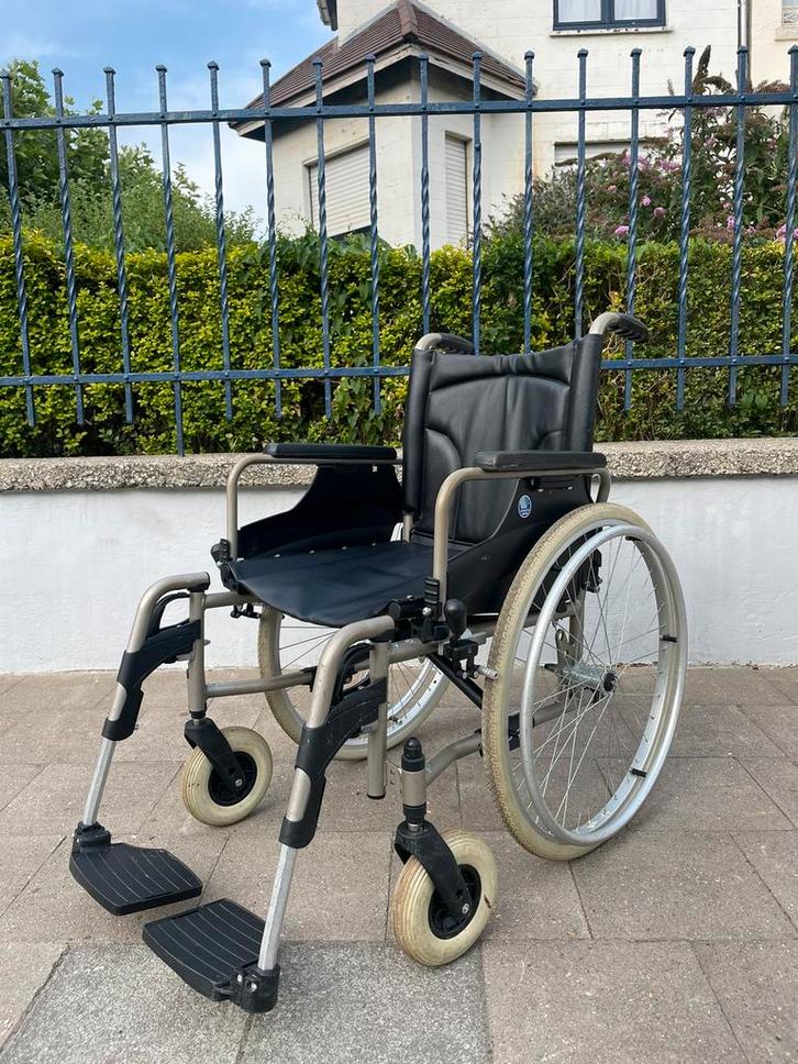 Vermeiren V 200 opvouwbare rolstoel nieuwstaat, Diversen, Rolstoelen, Zo goed als nieuw, Handbewogen rolstoel, Inklapbaar, Ophalen of Verzenden
