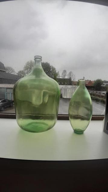 2 groene glazen vazen 