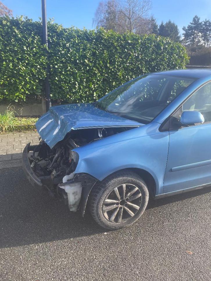 Vente de voiture accidentée, Autos, Volkswagen, Particulier, Polo, ABS, Phares directionnels, Airbags, Air conditionné, Rétroviseurs électriques