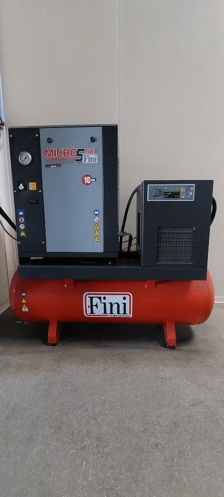 industriele schroef compressor nieuwe staat merk fini, Zakelijke goederen, Machines en Bouw | Pompen en Compressoren, Ophalen of Verzenden