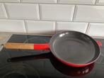 Le Creuset + Enzo Mari - pan 26 cm., Huis en Inrichting, Ophalen, Gebruikt, Gietijzer, Keramische plaat