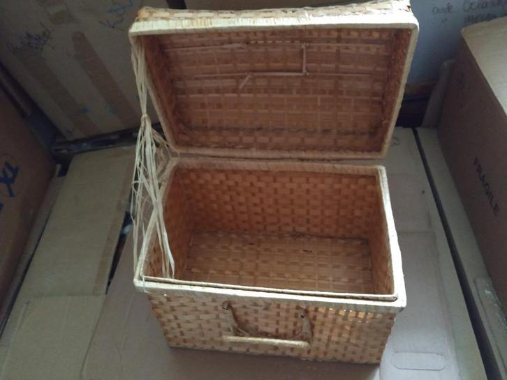 grote mooie rieten korf, mooie decoratieve mand 24x35x30cm, Huis en Inrichting, Woonaccessoires | Schalen en Manden, Mand, Ophalen of Verzenden