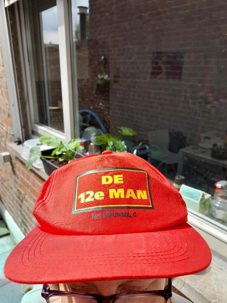 Pet van ''De 12e man" van Het Nieuwsblad, Kleding | Heren, Hoeden en Petten, Nieuw, Pet, One size fits all, Ophalen of Verzenden