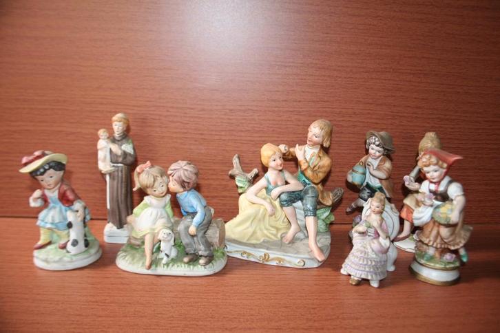 Lot van 10 x Biscuit / Keramiek beeldjes, Antiek en Kunst, Kunst | Beelden en Houtsnijwerken, Ophalen of Verzenden