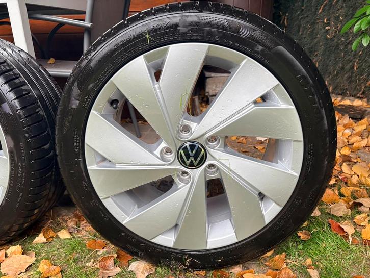 VW Golf 8 225/45/17 velgen nieuwstaat 6000km, Auto-onderdelen, Banden en Velgen, Velg(en), Zomerbanden, Ophalen