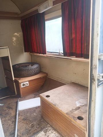 Retro gordijnen,  in wisselende slechte staat caravan beschikbaar voor biedingen