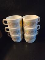 Vintage kopjes Arcopal France met bloemmotief, Huis en Inrichting, Keuken | Servies, Ophalen of Verzenden, Kop(pen) en/of Schotel(s)