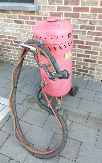 Mobiele straaltank met ingebouwde afzuiging  beschikbaar voor biedingen