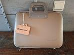 laptoptas leder Bombata 13 " kleur taupe, Computers en Software, Laptoptassen, Ophalen of Verzenden, 13 inch, Nieuw, Schoudertas