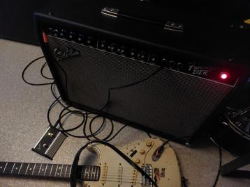 Fender Frontman 212R  met footswitch beschikbaar voor biedingen