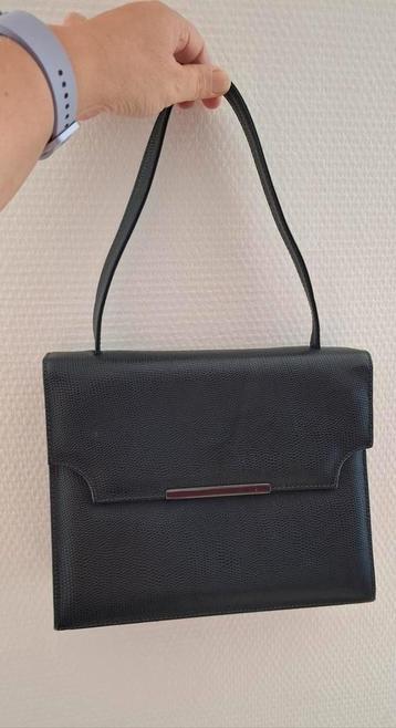 Mooie lederen handtas, perfecte staat,retro stijl beschikbaar voor biedingen