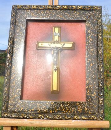 cadre rectangulaire bombé religieux crucifix bois metal  beschikbaar voor biedingen