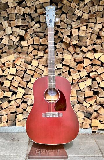 Gibson J-45 Special Wine Red Satin (2024) beschikbaar voor biedingen