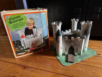 Vintage speelgoed kasteel  beschikbaar voor biedingen