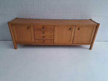 Vintage dressoir beschikbaar voor biedingen