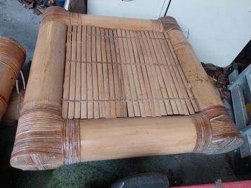 Poef Bijzet tafel bamboe 2x waarvan 1 met kussen beschikbaar voor biedingen
