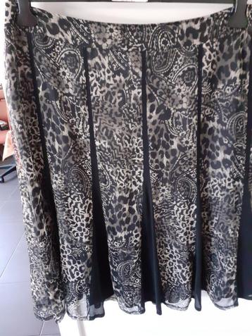 MAYERLINE Voile zwarte rok met print Maat: (B) 50 Prijs: € 4 beschikbaar voor biedingen