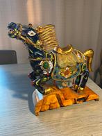 Paard cloisonné, Enlèvement