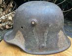 Duitse camo helm met shrapnel, Verzamelen, Ophalen, Landmacht, Helm of Baret