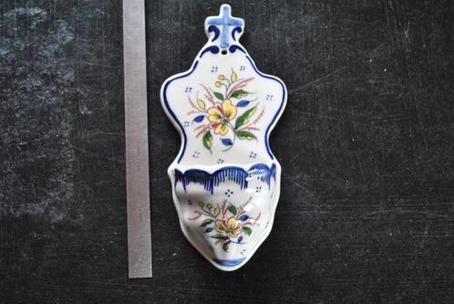 Desvres aardewerk wijwatervat Atelier Regnier Handmade, Antiek en Kunst, Antiek | Religieuze voorwerpen, Ophalen of Verzenden