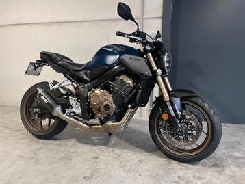 Honda CB650R met volledige SC uitlaatlijn! (bj 2023) beschikbaar voor biedingen