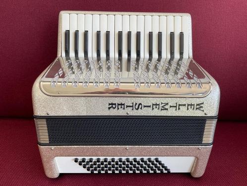 Kleine lichte duitse Weltmeister accordeon . 60 Bas ., Muziek en Instrumenten, Accordeons, Zo goed als nieuw, Toetsaccordeon, 60-bas