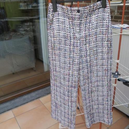 Broek nieuw bouclé  hoge taille Karl Lagerfeld mt 38 en mt40, Kleding | Dames, Broeken en Pantalons, Nieuw, Maat 38/40 (M), Overige kleuren