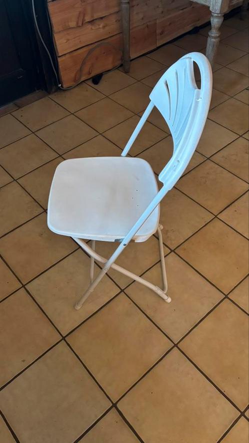 Witte klapstoelen, Tuin en Terras, Tuinstoelen, Zo goed als nieuw, Kunststof, Stapelbaar, Ophalen