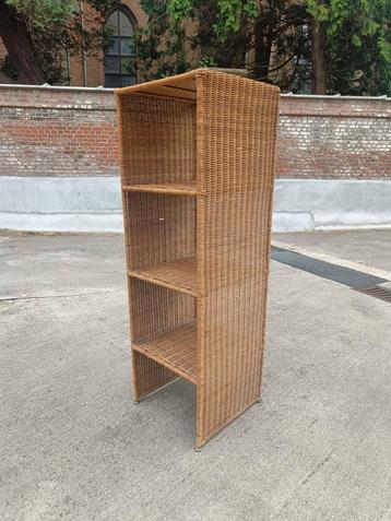 Vintage rotan etagere wandrek wandkast beschikbaar voor biedingen