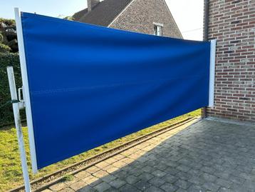 Tuinscherm beschikbaar voor biedingen